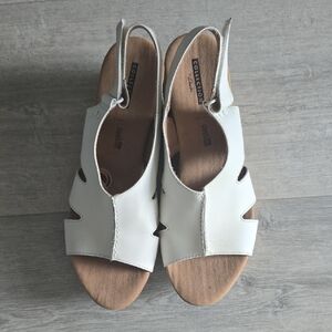 Clarks Collection B Cream Women's Sandals